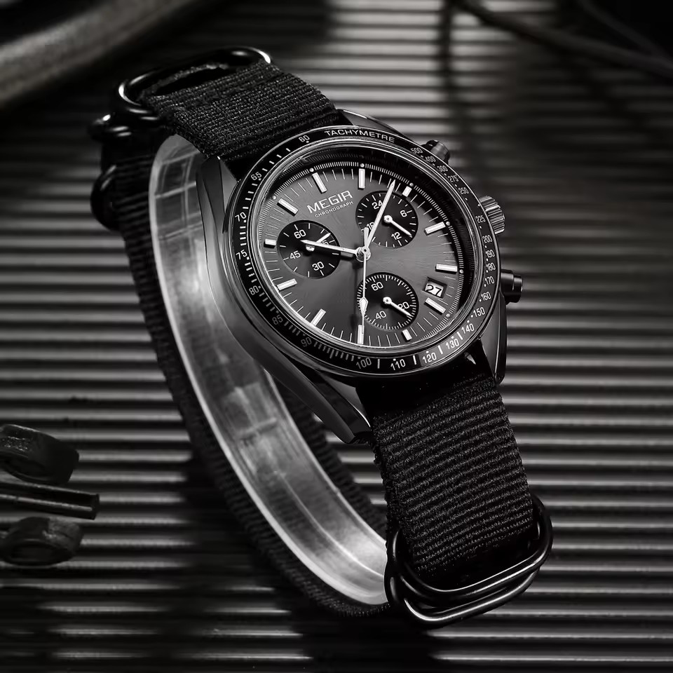 MEGIR 2247 Men's Luxury Quartz - Canvas Strap Watch บทวิจารณ์และราคา